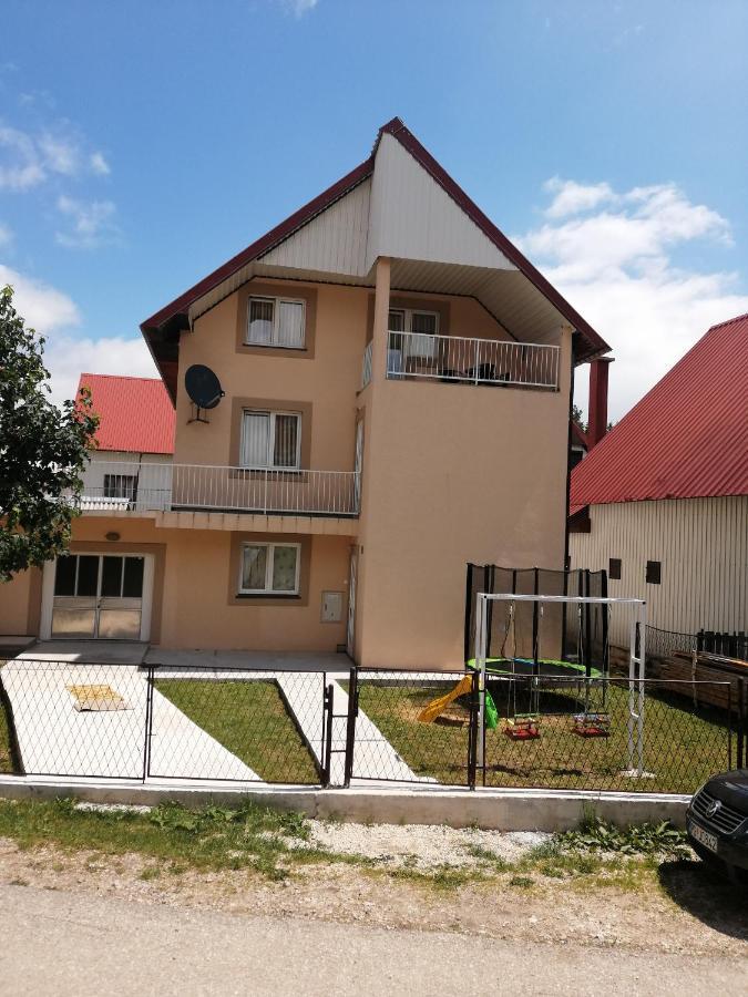 Snam Rooms&Apartment Žabljak エクステリア 写真