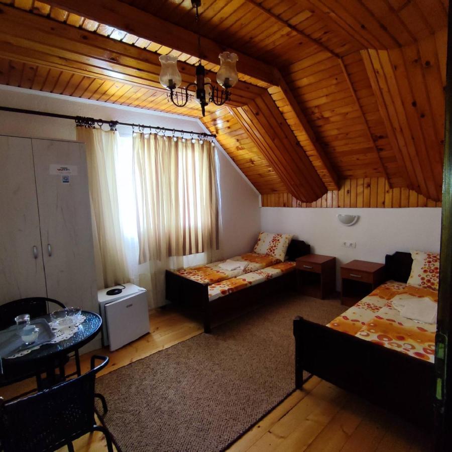 Snam Rooms&Apartment Žabljak エクステリア 写真