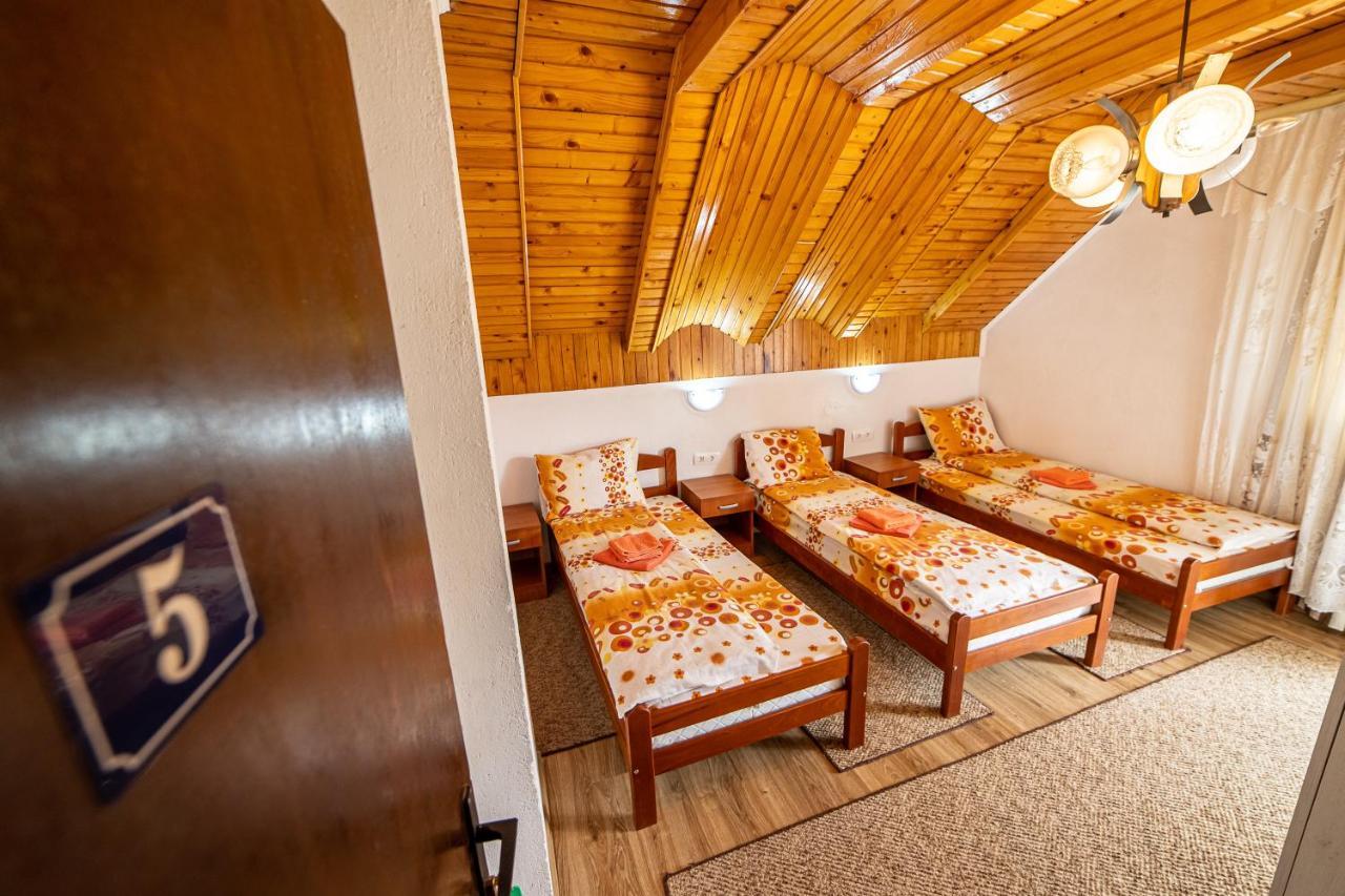 Snam Rooms&Apartment Žabljak エクステリア 写真