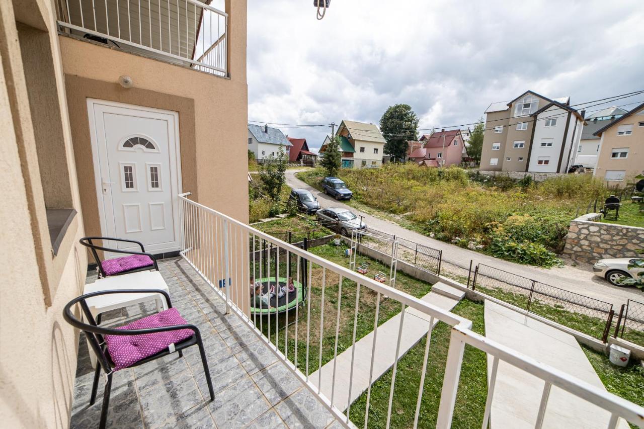 Snam Rooms&Apartment Žabljak エクステリア 写真