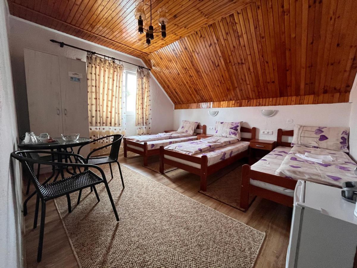 Snam Rooms&Apartment Žabljak エクステリア 写真