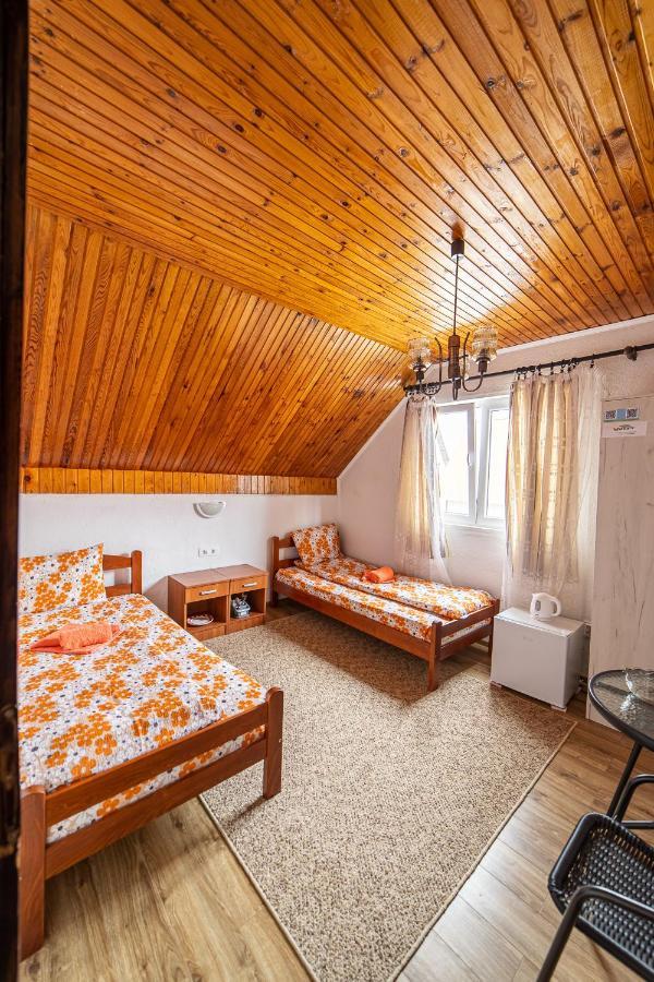 Snam Rooms&Apartment Žabljak エクステリア 写真