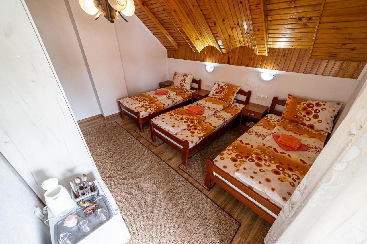 Snam Rooms&Apartment Žabljak エクステリア 写真