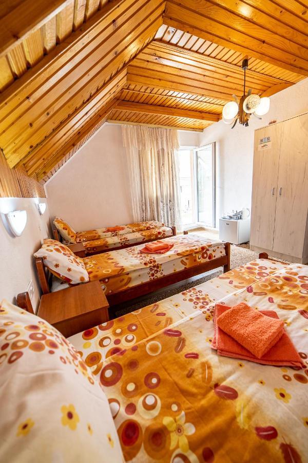 Snam Rooms&Apartment Žabljak エクステリア 写真