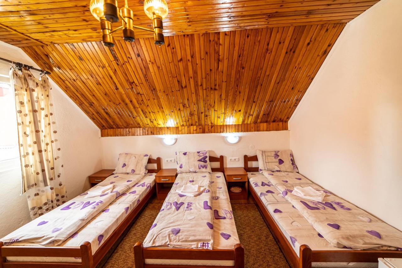 Snam Rooms&Apartment Žabljak エクステリア 写真