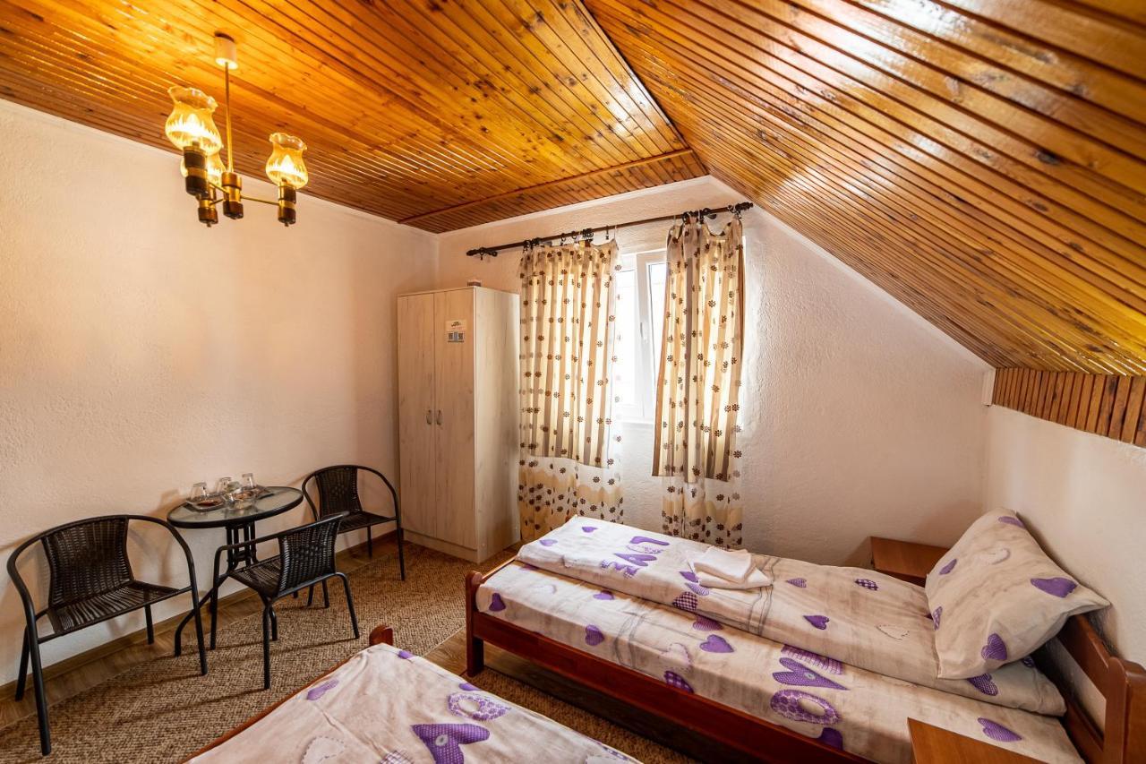 Snam Rooms&Apartment Žabljak エクステリア 写真