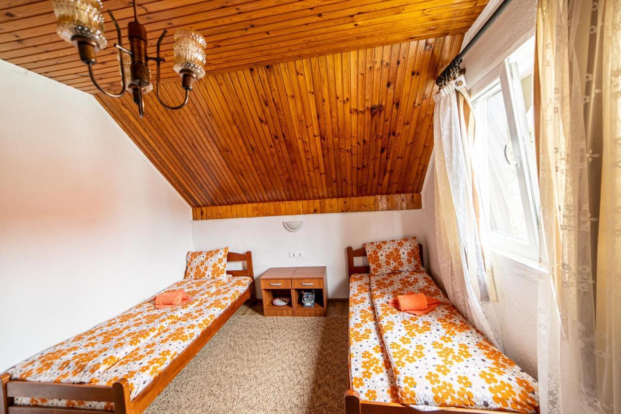 Snam Rooms&Apartment Žabljak エクステリア 写真