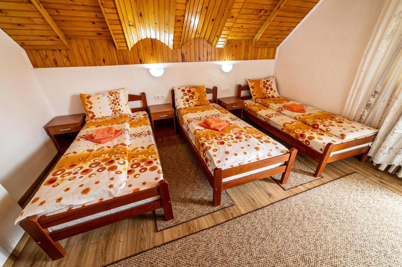 Snam Rooms&Apartment Žabljak エクステリア 写真