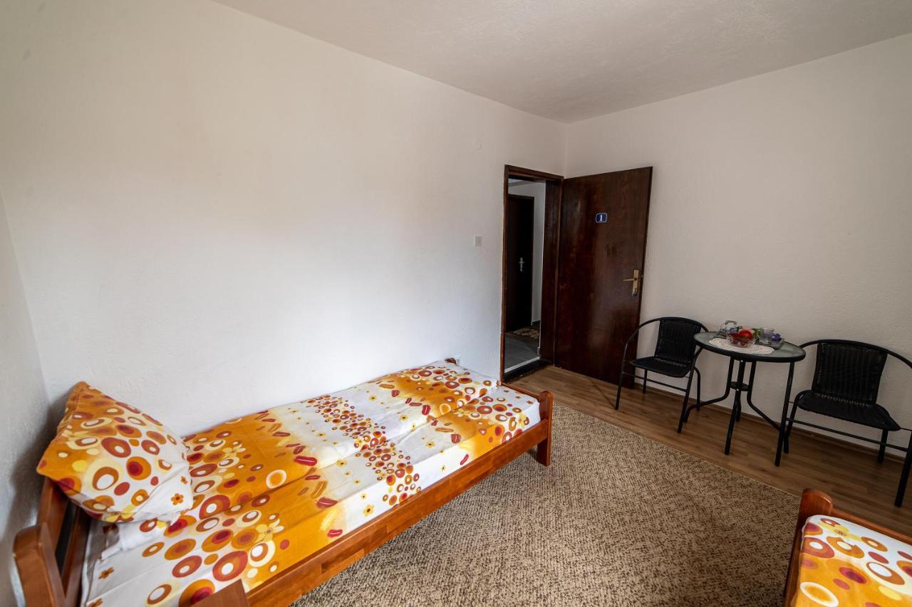 Snam Rooms&Apartment Žabljak エクステリア 写真