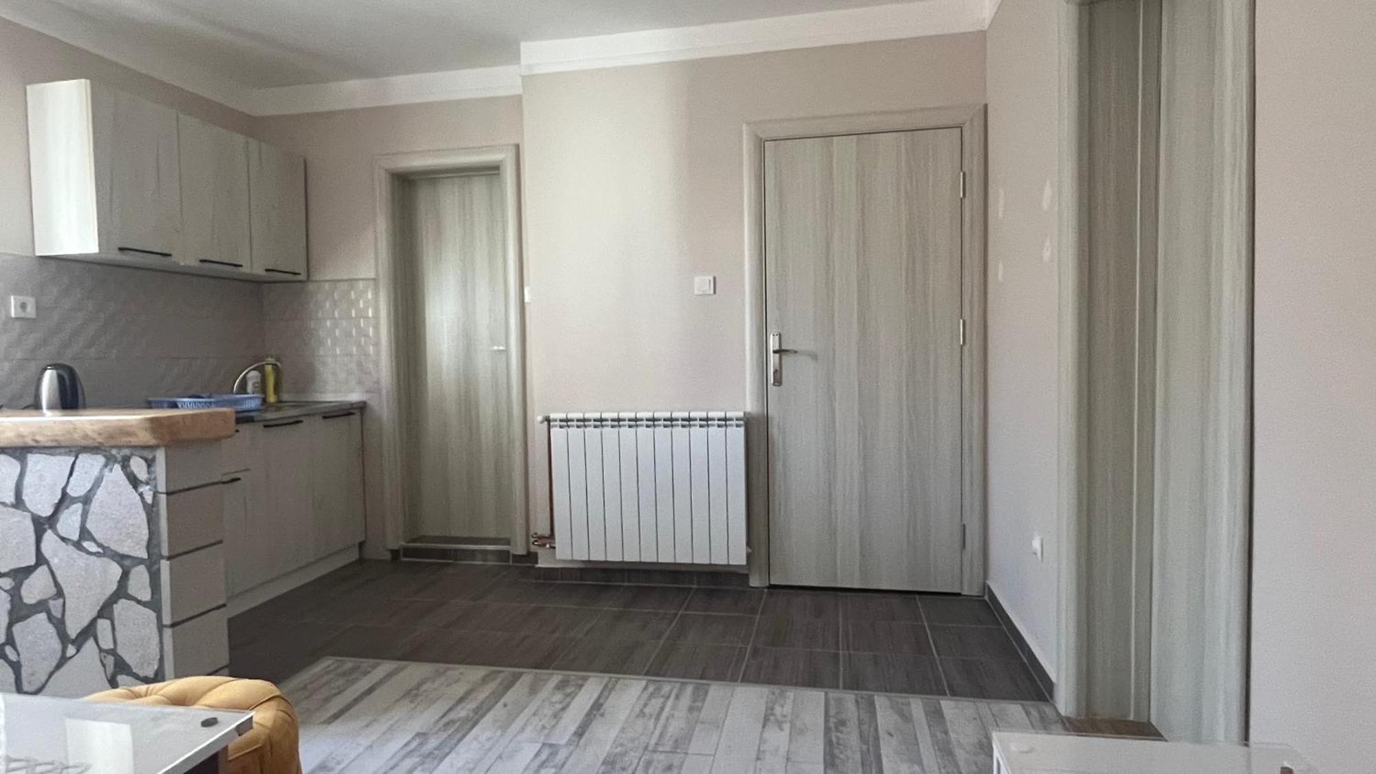 Snam Rooms&Apartment Žabljak エクステリア 写真