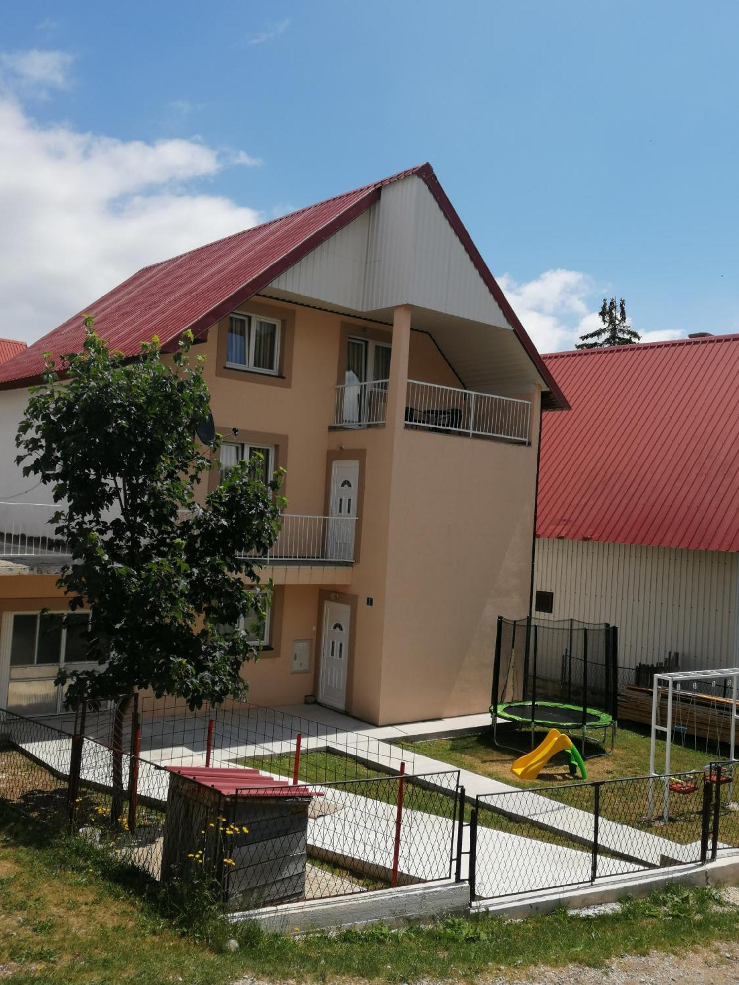 Snam Rooms&Apartment Žabljak エクステリア 写真